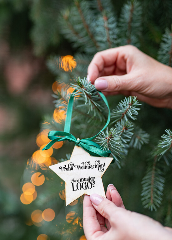 étiquette pendentif en bois Étiquettes de Noël exclusives en bois avec logo d'entreprise personnalisé, pendentifs en bois avec ruban pour cartes de Noël d'entreprise, avec rubans, personnalisées pour entreprises 10/holzWA/tag