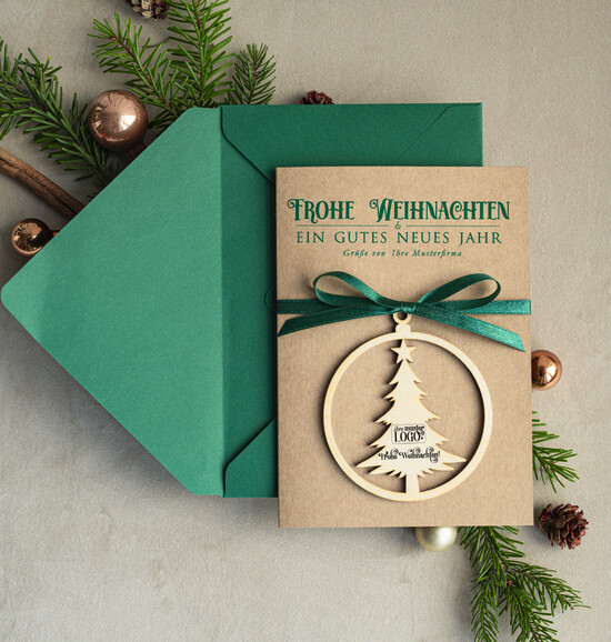 cartes avec pendentif en bois Carte de Noël exclusive avec pendentif en bois avec nœud, cartes de Noël d'entreprise, avec rubans, personnalisées pour entreprises 04/ecoAh/Wkten