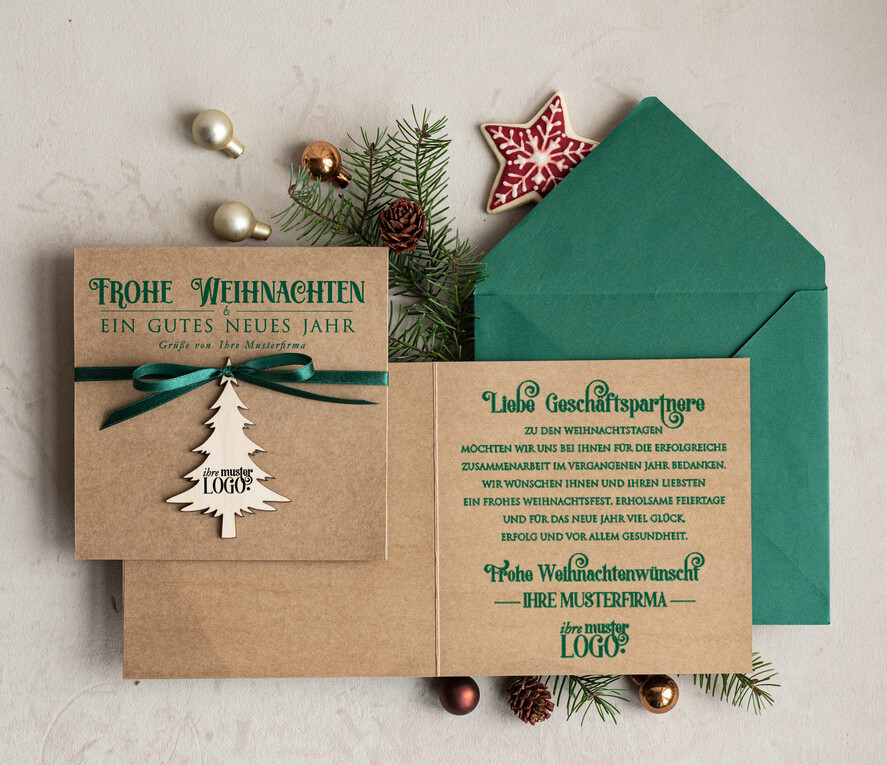 cartes avec pendentif en bois Carte de Noël exclusive avec pendentif en bois et ruban, Cartes de Noël d'entreprise, avec rubans, Personnalisées pour entreprises