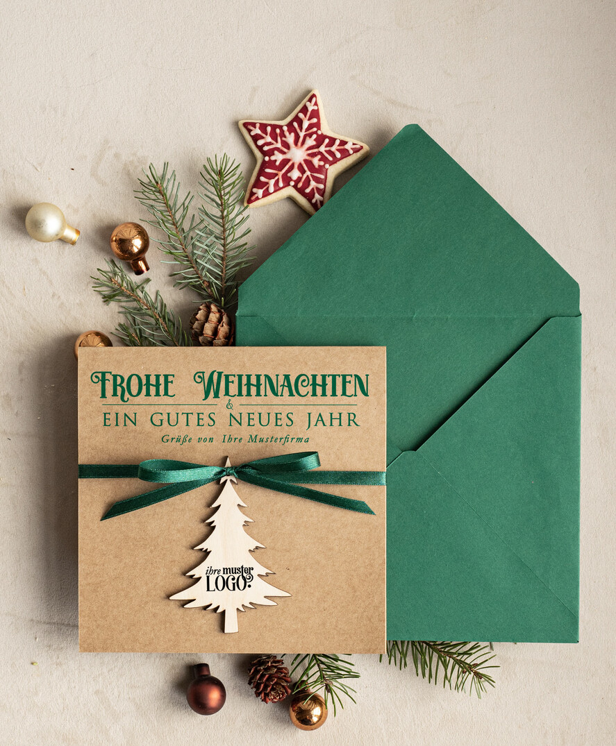 cartes avec pendentif en bois Carte de Noël exclusive avec pendentif en bois et ruban, Cartes de Noël d'entreprise, avec rubans, Personnalisées pour entreprises